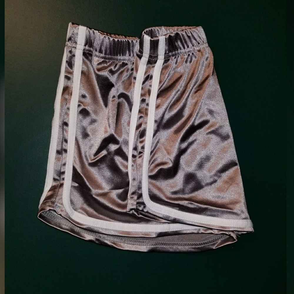 ☆NWT☆ Stretchy Silver & White Shorts - Picture 2 of 5